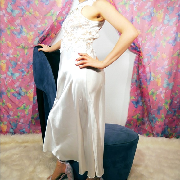 Pauline's Trousseau White Nightgown
Size Small/ Medium Circa 1980s - Picture 8 of 9